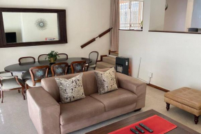 Comfort minutes from top restaurants, clubs &train, Johannesburg